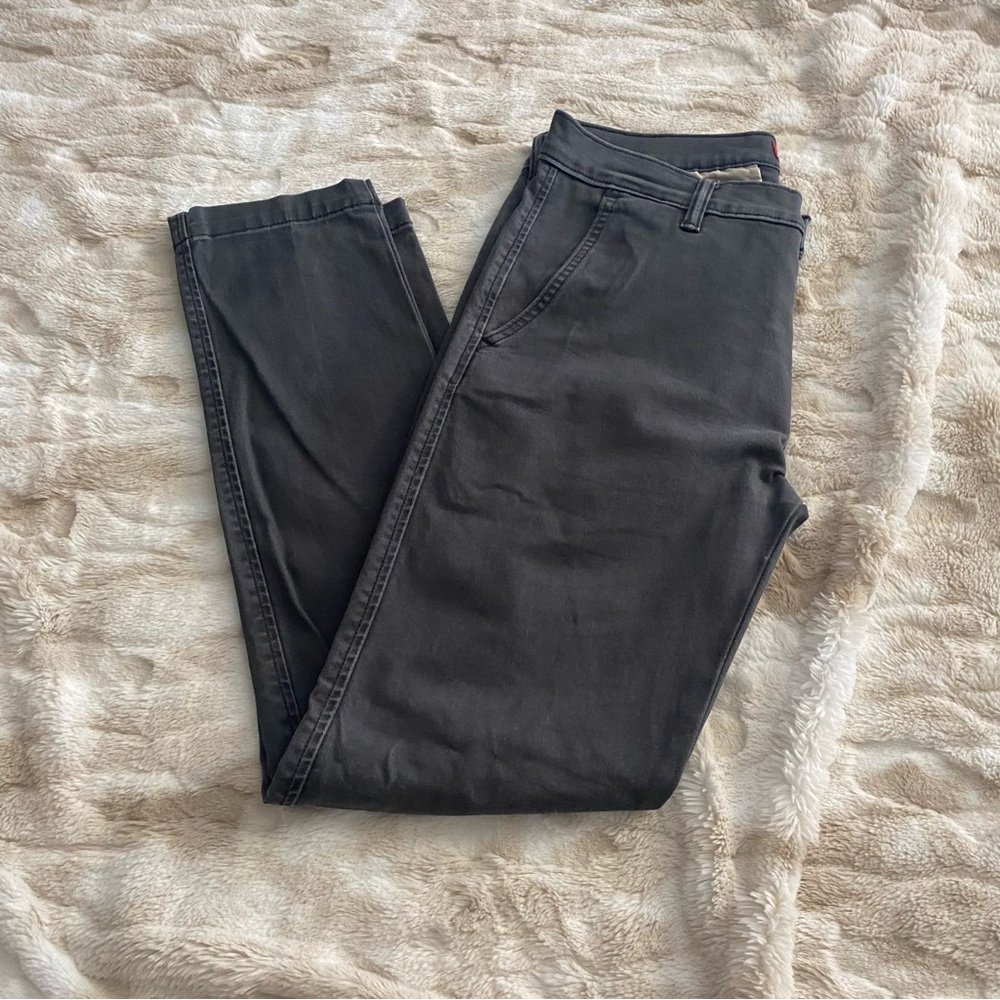 Stylish Gray Levi’s Pants